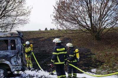 Neckartenzlingen: Schwerer Frontacrash auf B312 - 1 Toter und 7 Verletzte darunter auch Kinder - 2 Rettungshubschrauber im Einsatz